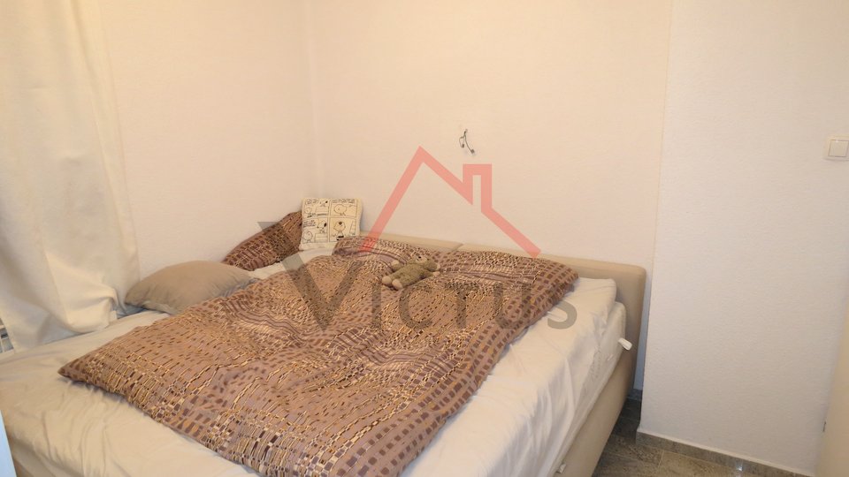 JADRANOVO appartamento con tre camere da letto vicino alla spiaggia