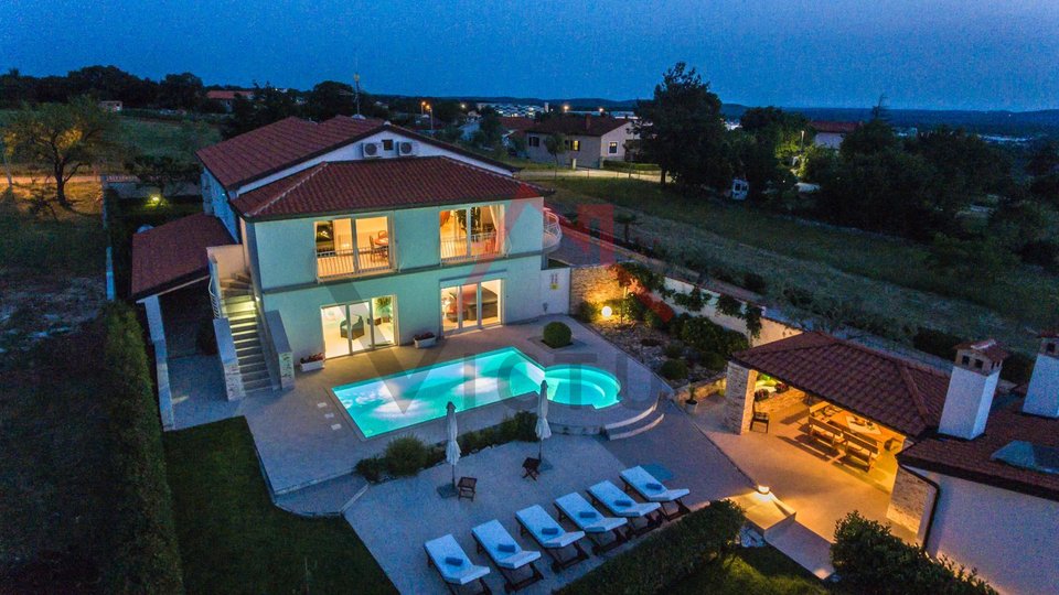 ROVINJ - villa with pool and large garden