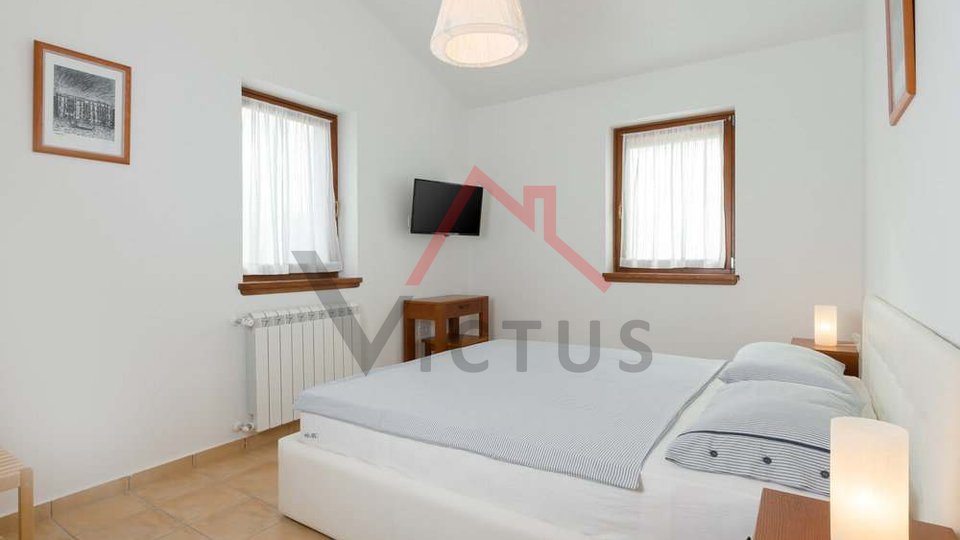 LABIN - house with 2 apartments and open views