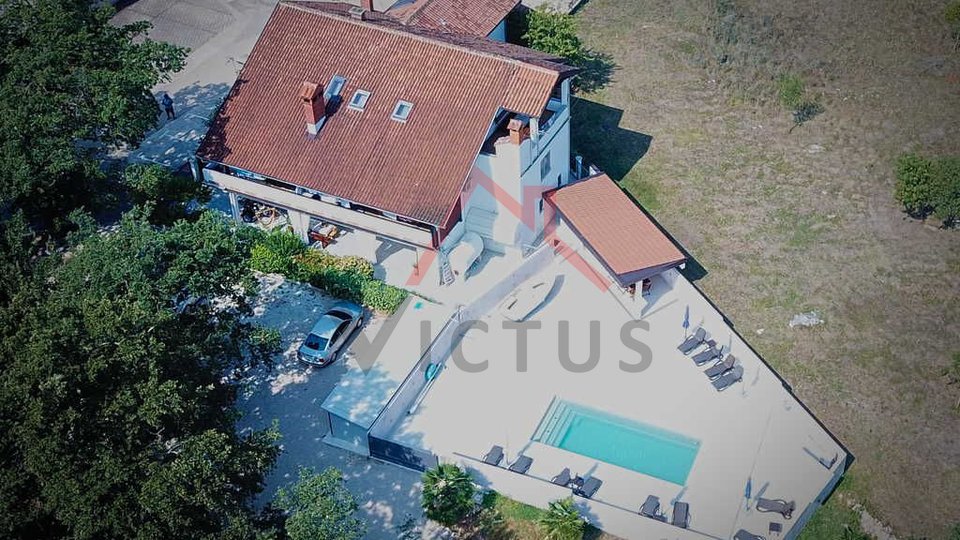 NOVIGRAD, detached house with pool