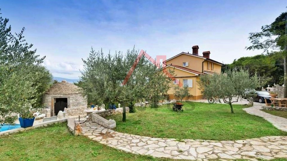 Istrien, Drenje - zwei Häuser mit Meerblick auf einem einzigartigen Grundstück voller Olivenbäume