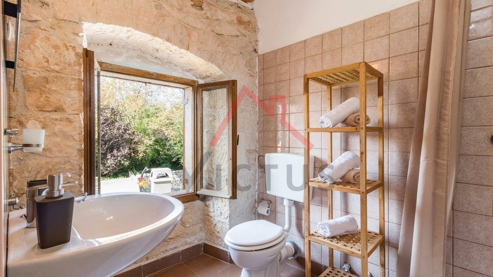 BATLUG - stone house with pool renovated in modern Istrian style