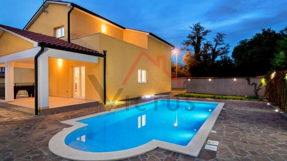 LABIN - neues Einfamilienhaus mit Pool in Stadtnähe
