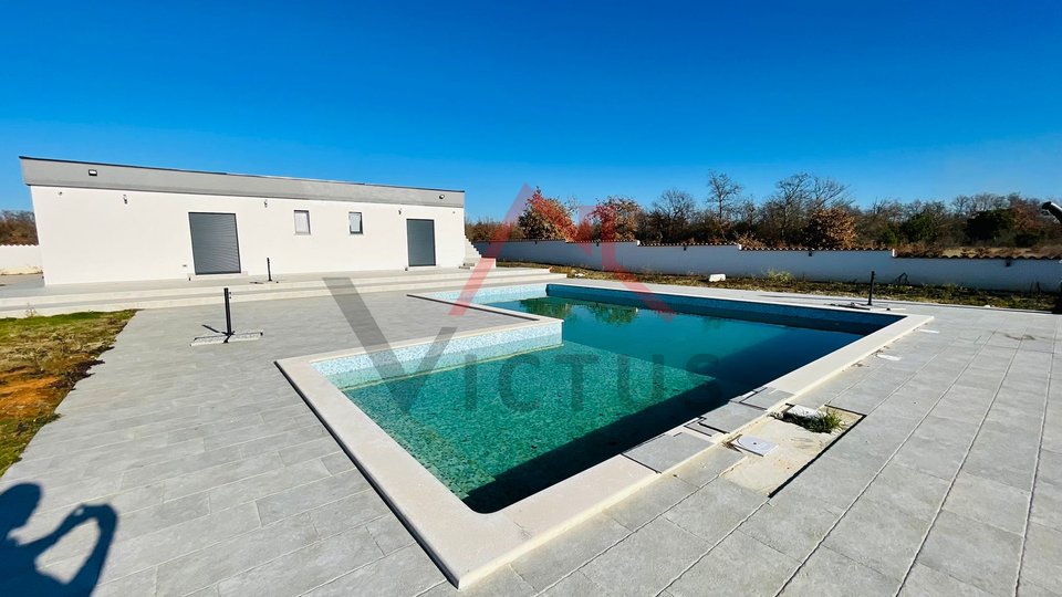 POREČ, SURROUNDINGS - ground floor with pool and land 1300m2