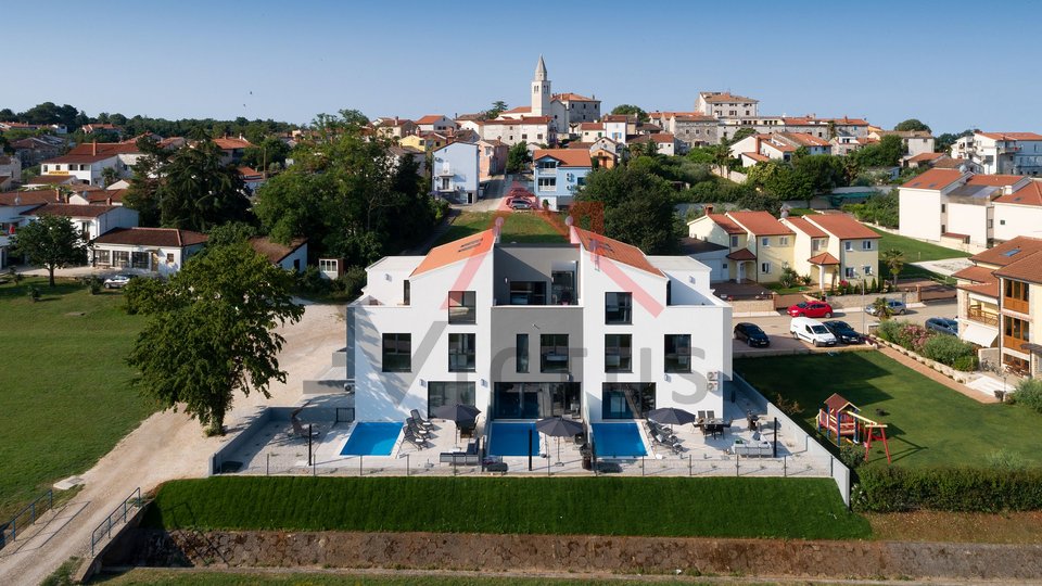 POREČ, SURROUNDINGS - modern house with pool