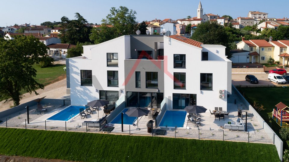 POREČ, DINTORNI - casa moderna con piscina