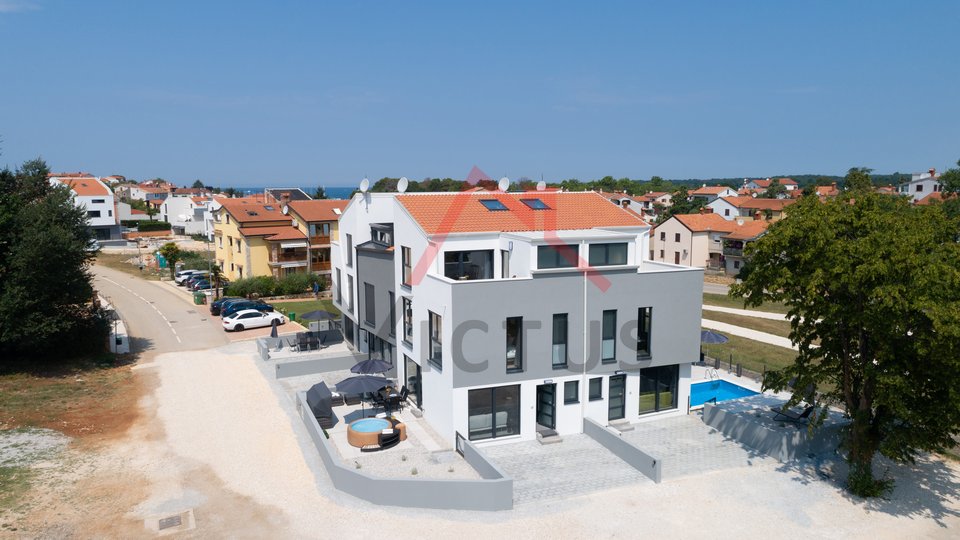 POREČ, SURROUNDINGS - modern new building near the sea