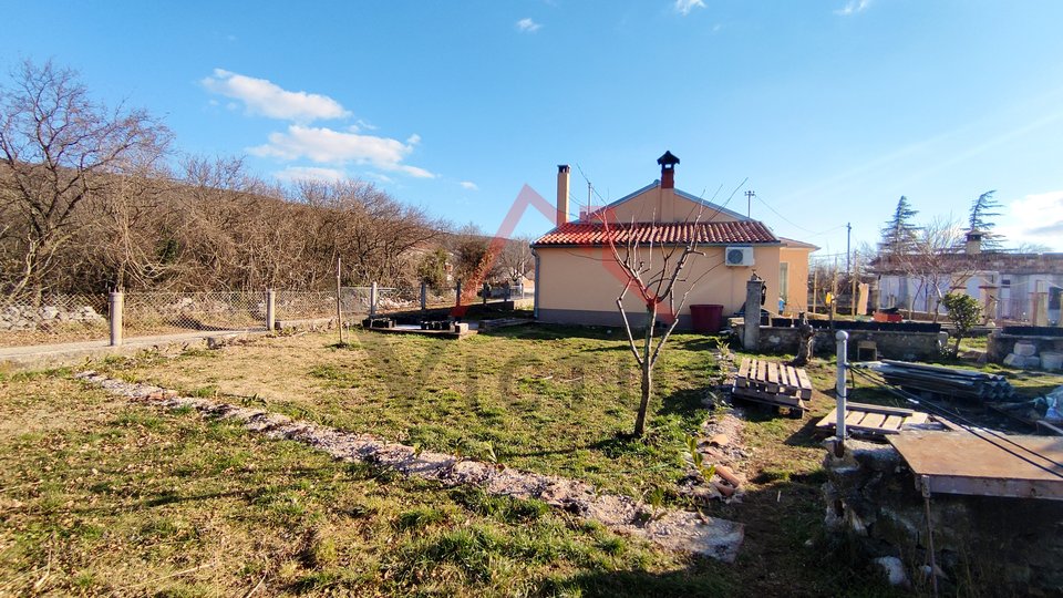 Labin, Trget - obiteljska kuća na selu kraj mora