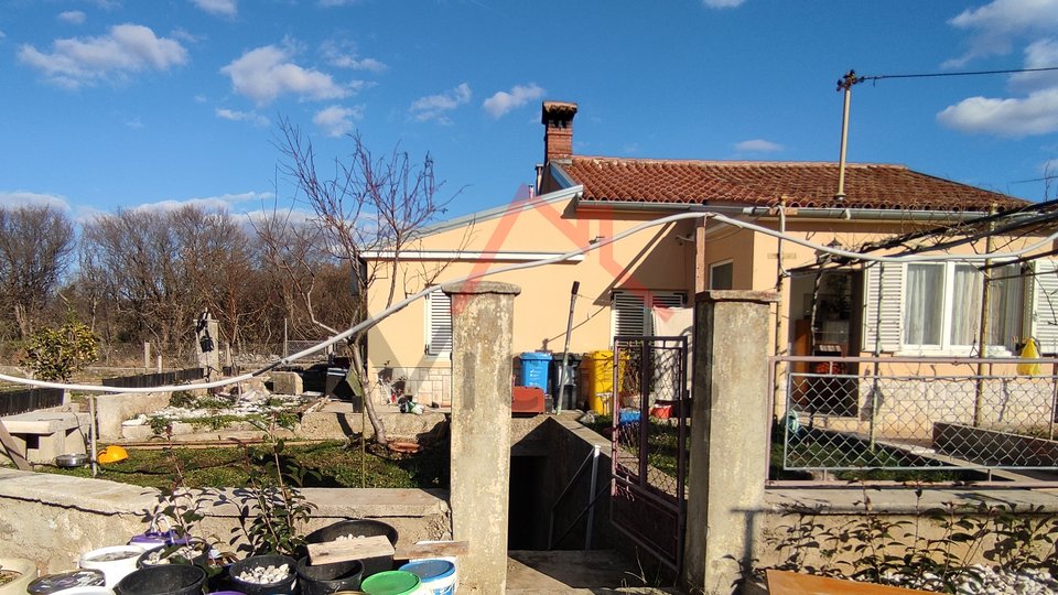 Labin, Trget - obiteljska kuća na selu kraj mora