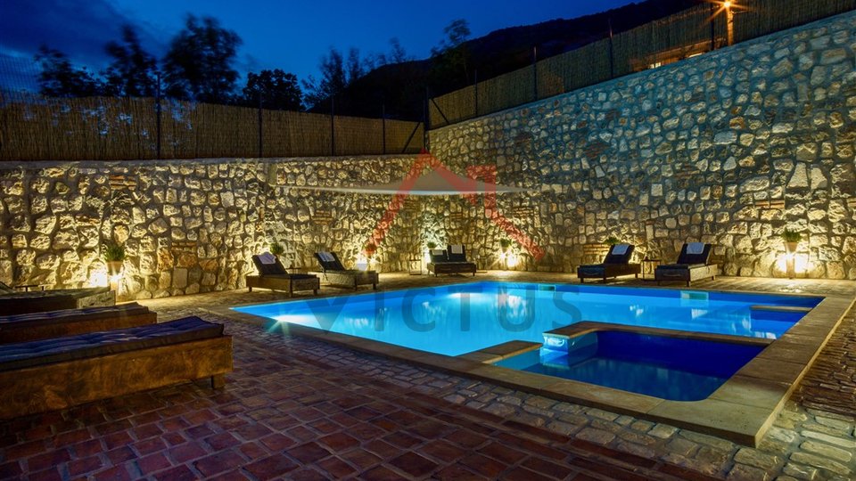 ENTROTERRA DI CRIKVENICA, casa in pietra con piscina