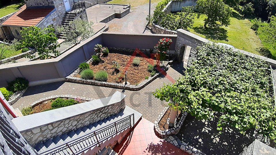 COMUNE DI VINODOL-GRIŽANE due case con giardino di 1120 m2