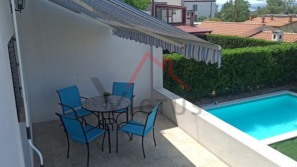 CRIKVENICA - Floor of a family house with garden and swimming pool, in a great location near the sea