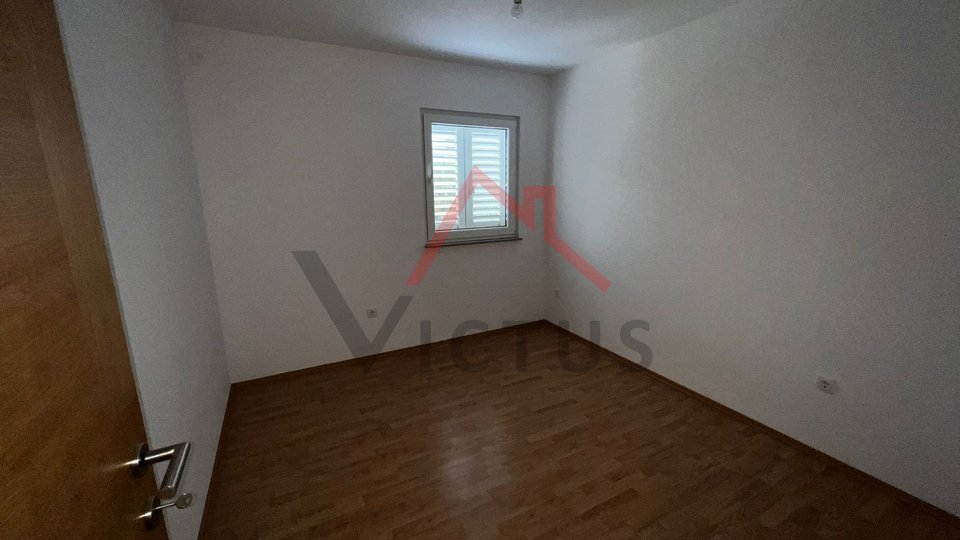 SELCE - house with 4 apartments, garage and garden