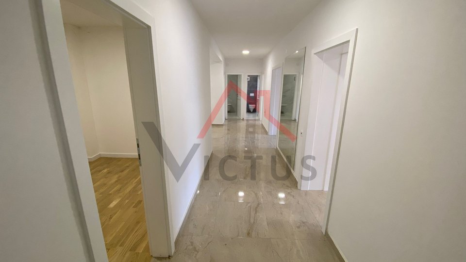 NOVI VINODOLSKI - 3 bedrooms, apartment with garden, 102 m2