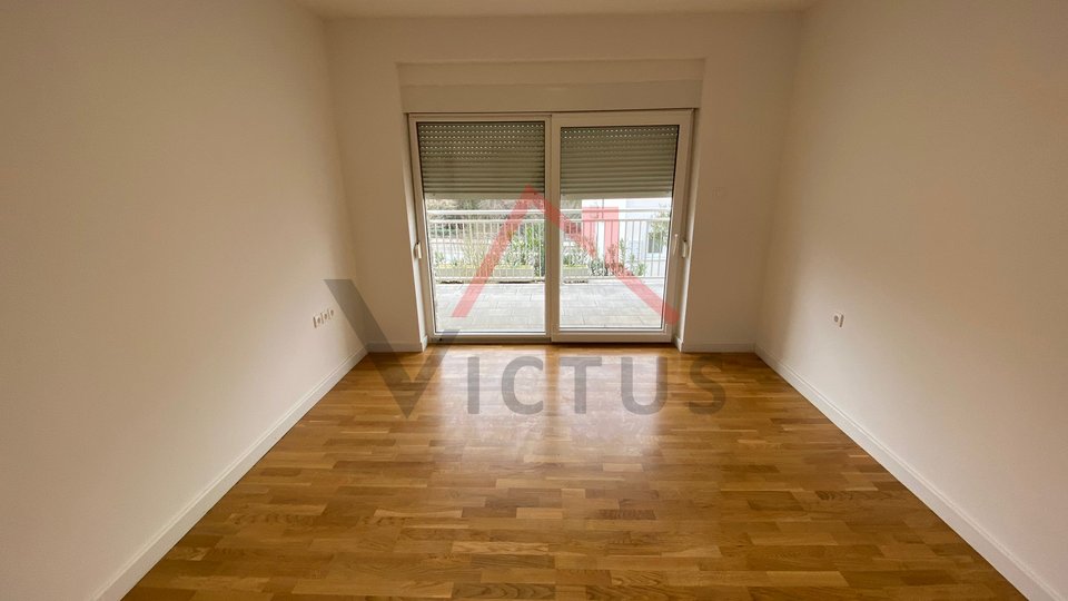 NOVI VINODOLSKI - 3 Schlafzimmer, Wohnung mit Garten, 102 m2