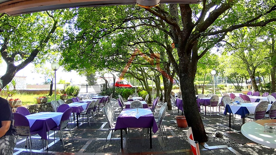 ŠMRIKA - FOR RENT, detached restaurant with garden and parking