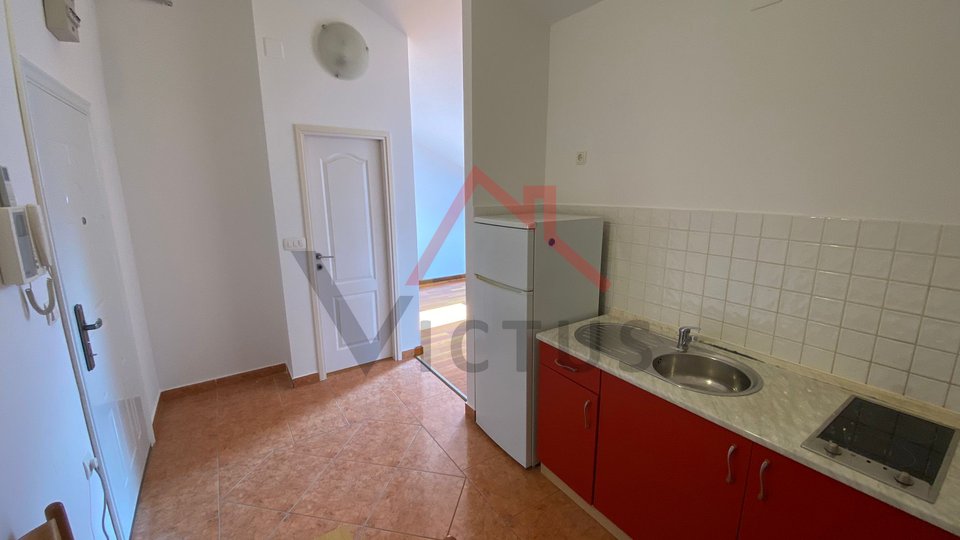 CRIKVENICA - 1 camera + bagno, appartamento con posto auto e ascensore