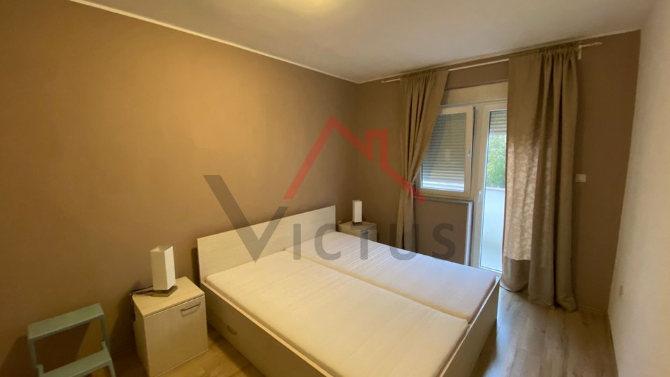 NOVI VINODOLSKI - 2 Schlafzimmer + Badezimmer, Wohnung mit freiem Blick auf die Stadt, 81 m2