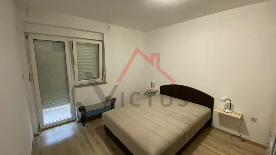 NOVI VINODOLSKI - 2 camere da letto + bagno, appartamento con vista aperta sulla città, 81 m2