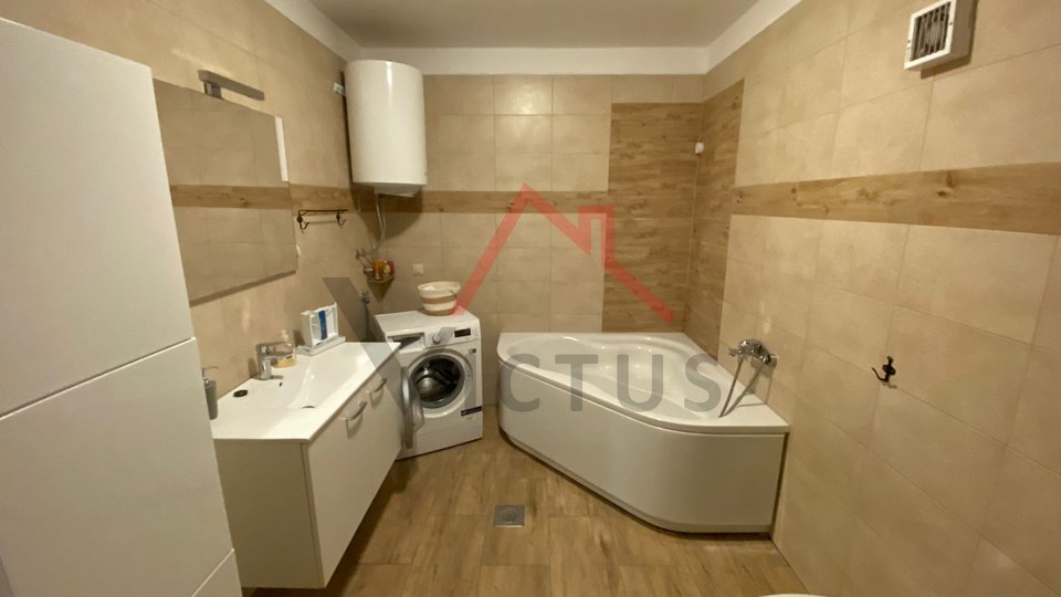 NOVI VINODOLSKI - 2 camere da letto + bagno, appartamento con vista aperta sulla città, 81 m2