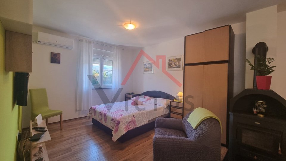 NOVI VINODOLSKI - 2 camere da letto, appartamento con giardino, 81 m2
