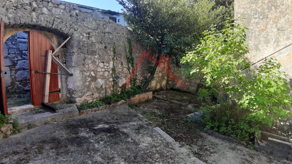 BRIBIR - Samostojeća kamena kuća nedaleko centra