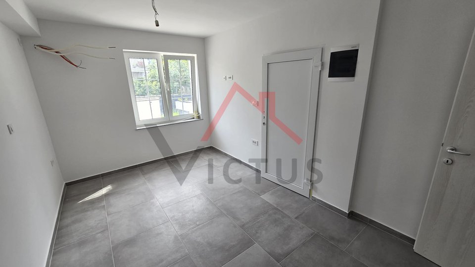 CRIKVENICA – Studio-Apartment im ersten Stock mit Terrasse