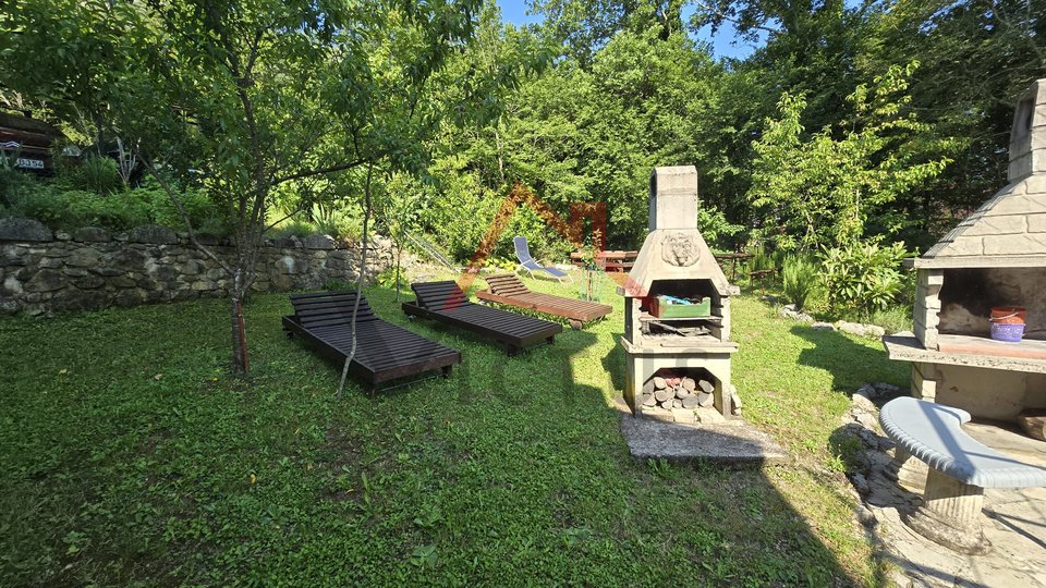 TRIBALJ - Two detached houses with a spacious garden