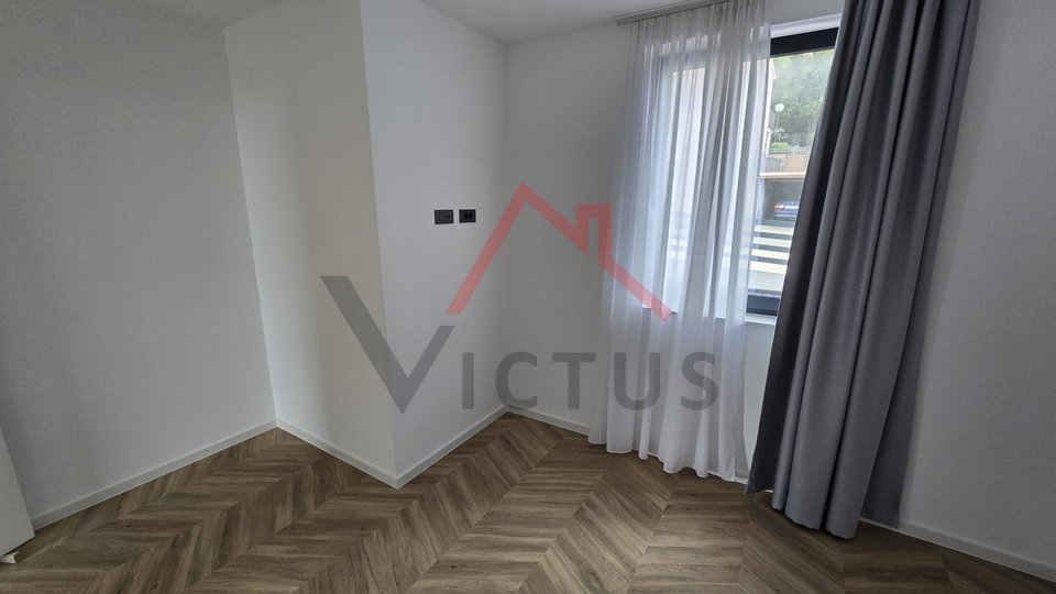 CRIKVENICA - 2 Schlafzimmer, Wohnung in einem neuen Gebäude in der Nähe des Meeres, 86 m2