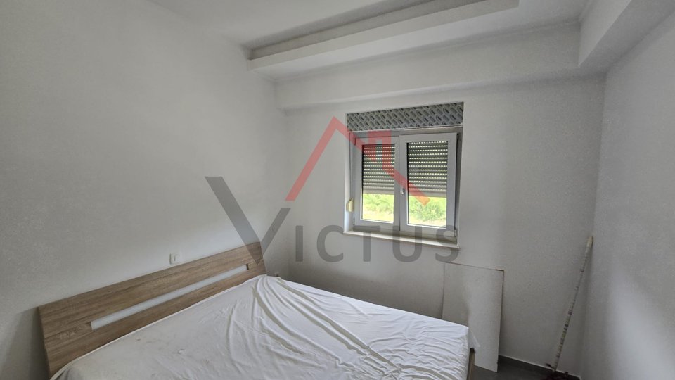 JADRANOVO - 2 camere da letto + bagno, appartamento con due posti auto e vista mare aperta, 73 m2