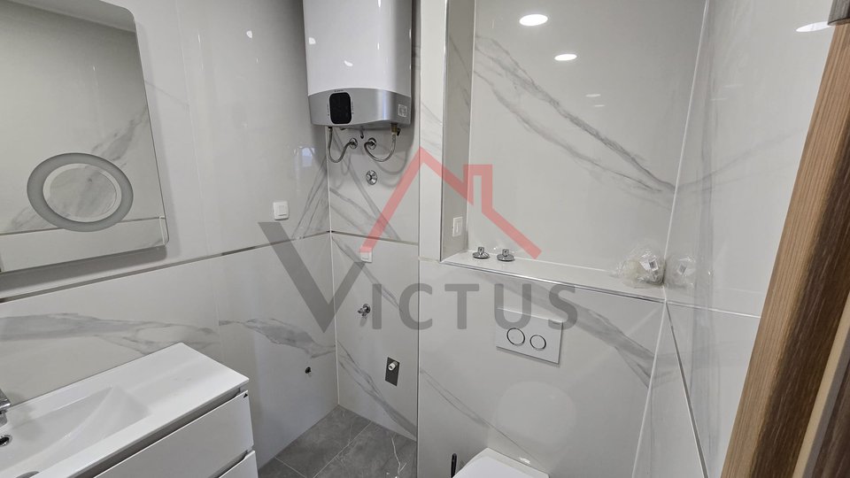 JADRANOVO - 2 camere da letto + bagno, appartamento con due posti auto e vista mare aperta, 73 m2