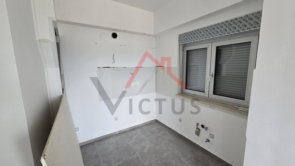 JADRANOVO - 2 camere da letto + bagno, appartamento con due posti auto e vista mare aperta, 73 m2