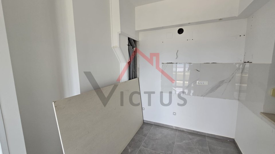 JADRANOVO - 2 camere da letto + bagno, appartamento con due posti auto e vista mare aperta, 73 m2