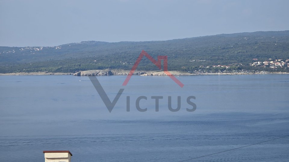 CRIKVENICA - Prostrani stan s garažom, okućnicom i pogledom na more