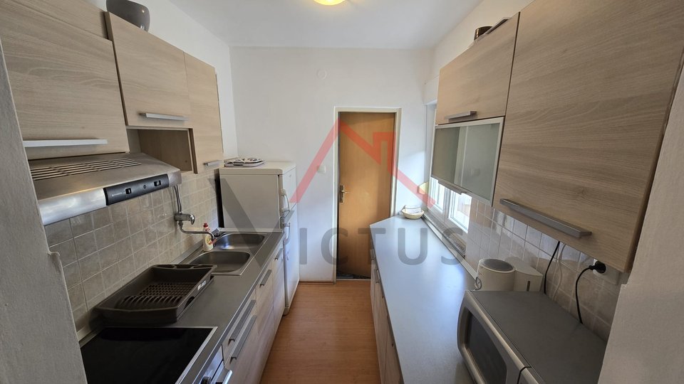 CRIKVENICA - 2 camere da letto + bagno, a 100 metri dalla spiaggia, 66 m2