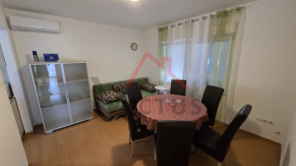 CRIKVENICA - 2 camere da letto + bagno, a 100 metri dalla spiaggia, 66 m2