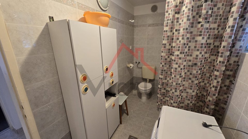 CRIKVENICA - 2 camere da letto + bagno, a 100 metri dalla spiaggia, 66 m2