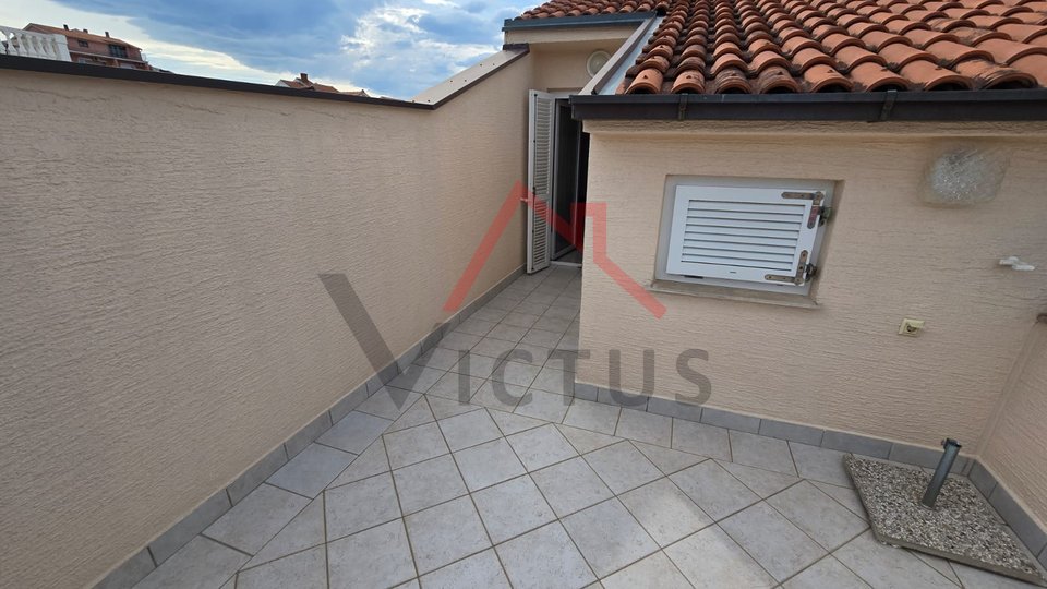 CRIKVENICA - House with 4 apartments and garage