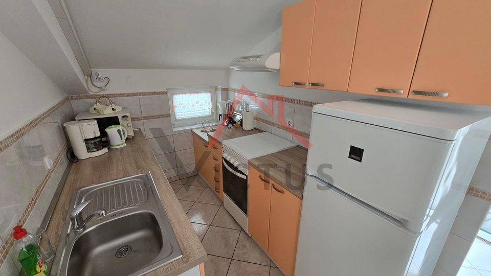 CRIKVENICA - Kuća s 4 apartmana i garažom