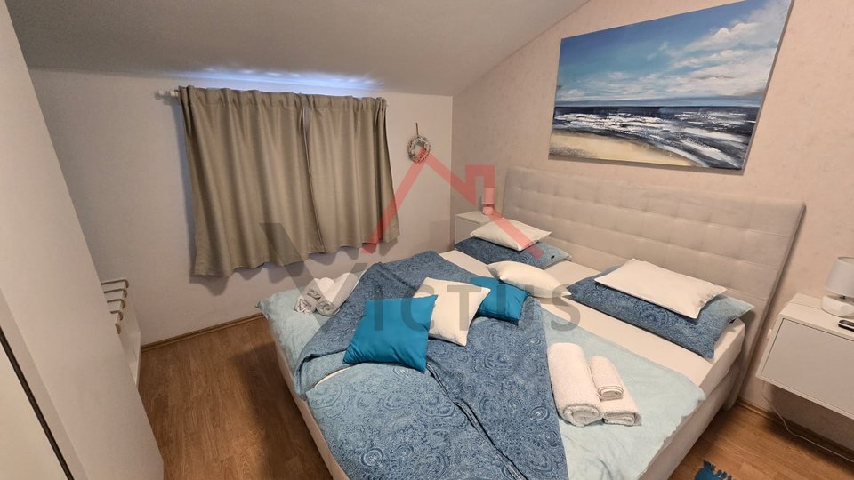 CRIKVENICA - Kuća s 4 apartmana i garažom