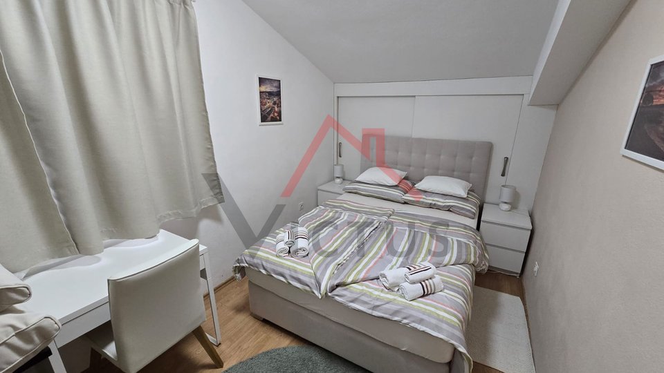 CRIKVENICA - Kuća s 4 apartmana i garažom