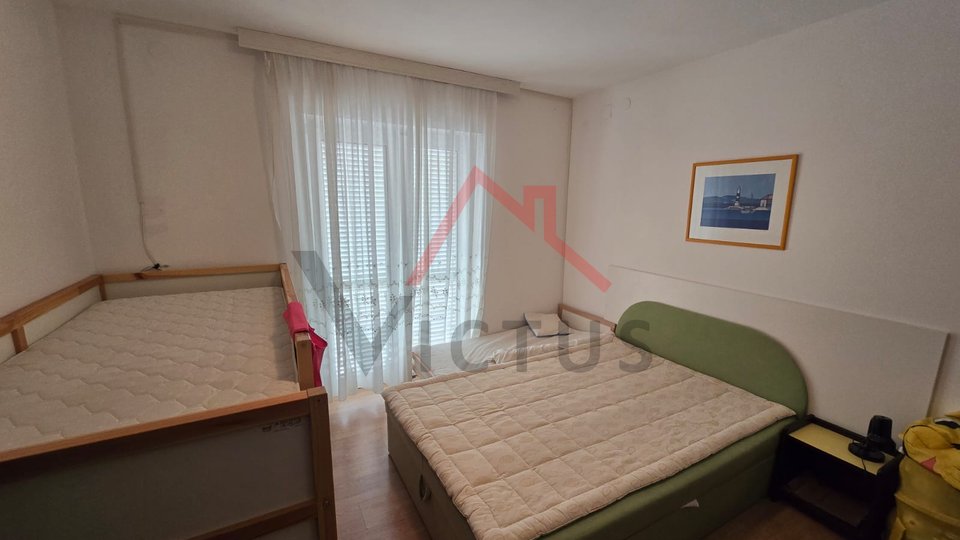 CRIKVENICA - Kuća s 4 apartmana i garažom