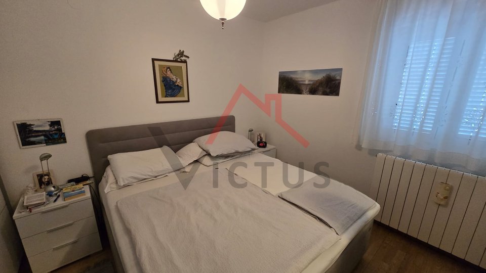 CRIKVENICA - Kuća s 4 apartmana i garažom