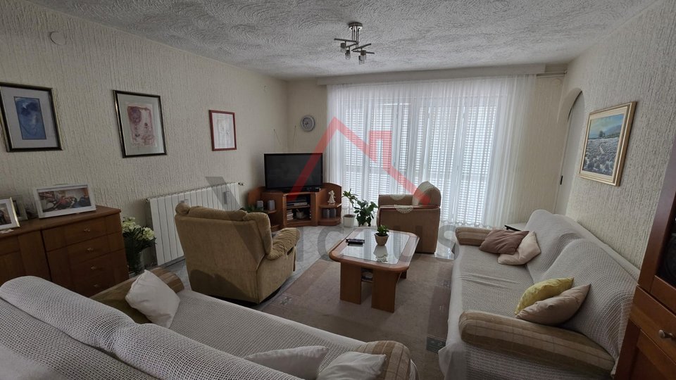 CRIKVENICA - Kuća s 4 apartmana i garažom