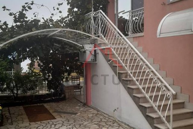 CRIKVENICA - Una casa vicino al centro con vista sul mare