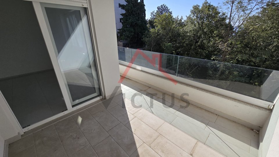 CRIKVENICA - 2 bedroom + bathroom, apartment in a new building, 150 meters from the sea, 61 m2