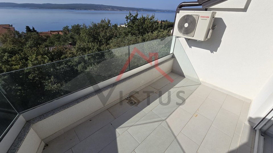 CRIKVENICA - Zweistöckige Wohnung in einem neuen Gebäude, 150 Meter vom Meer entfernt, 106 m2