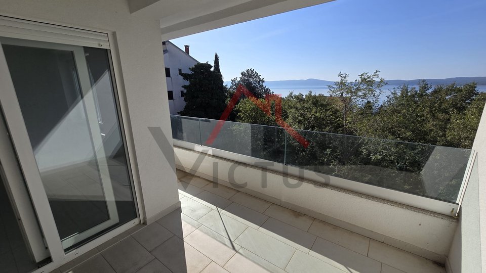 CRIKVENICA - Zweistöckige Wohnung in einem neuen Gebäude, 150 Meter vom Meer entfernt, 121 m2