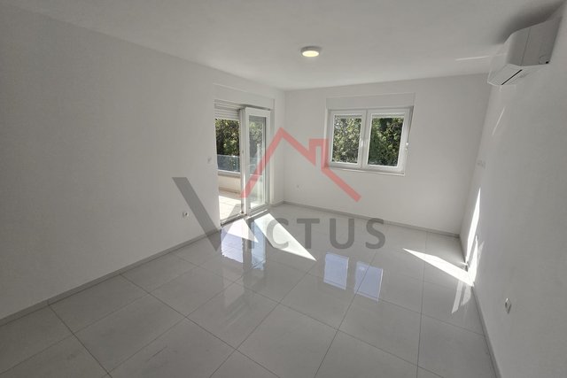 CRIKVENICA - 2 bedroom + bathroom, apartment in a new building, 150 meters from the sea, 55 m2