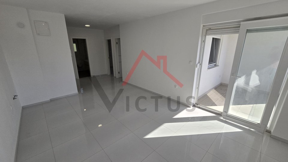 CRIKVENICA - Zweistöckige Wohnung in einem neuen Gebäude, 150 Meter vom Meer entfernt, 108 m2